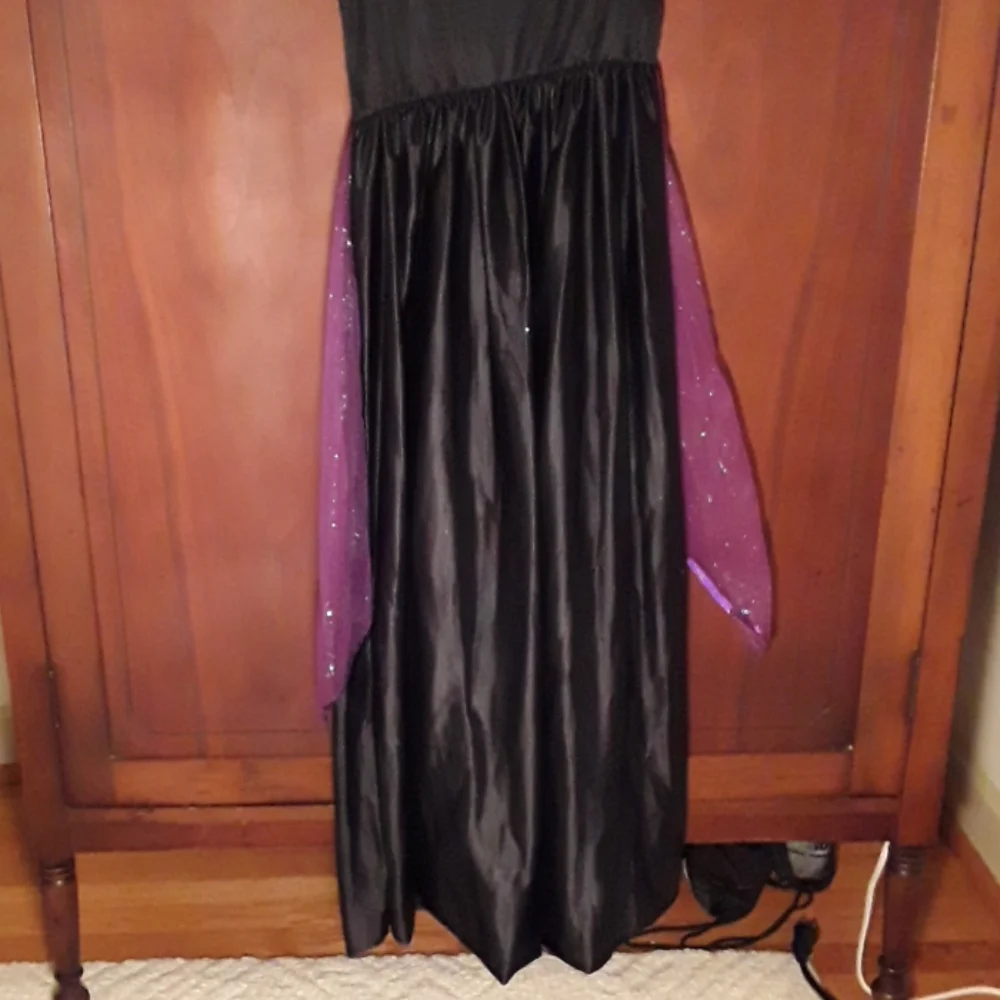 EUC Girls Cute Halloween Witch Gown